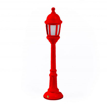 Seletti-Lampada-da-tavolo-in-resina-Street-Lamp-Dining-Rossa_Rho