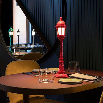 Seletti-Lampada1-da-tavolo-in-resina-Street-Lamp-Dining-Rossa_Rho